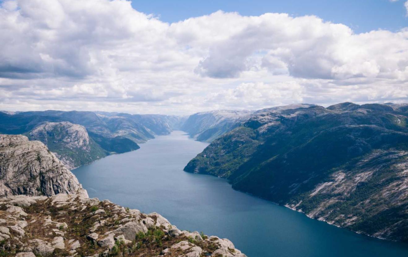 如何保证游戏社区不对使用技术支持辅助的玩家进行仇视?