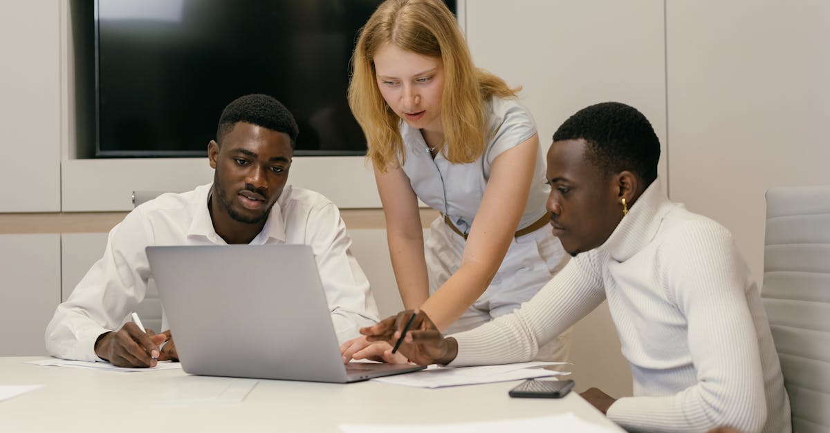 如何通过短信推广商家的优惠活动？