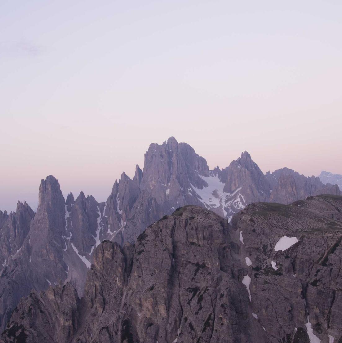 永乐国际企业营销中的品牌建设如何实现？